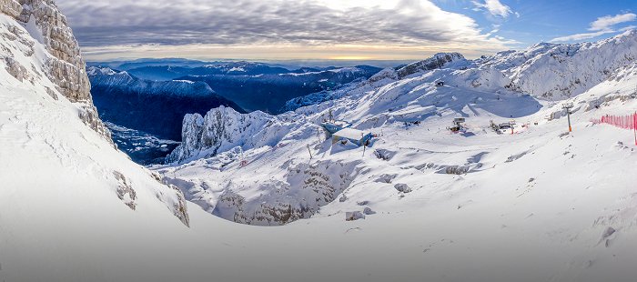 Panoramablick vom Skigebiet Kanin auf die Adria