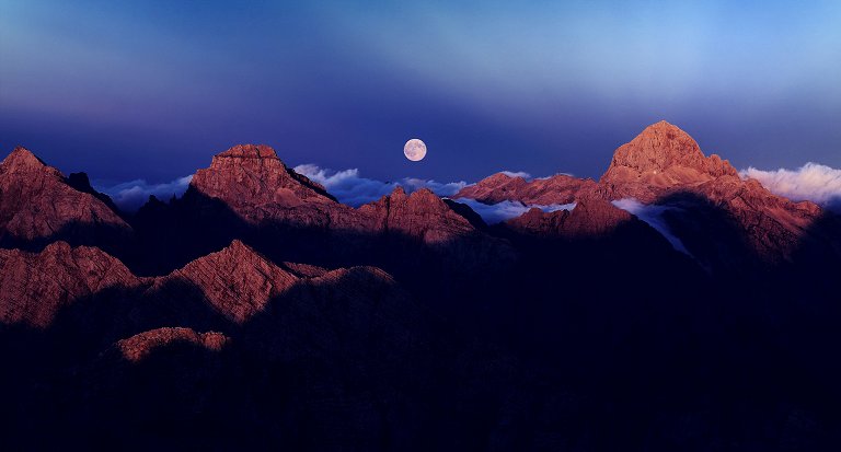 Luna nad Alpami, desno Triglav, Dolina Soče Luna-nad-Alpami-desno-Triglav---Dan-Briski.jpg