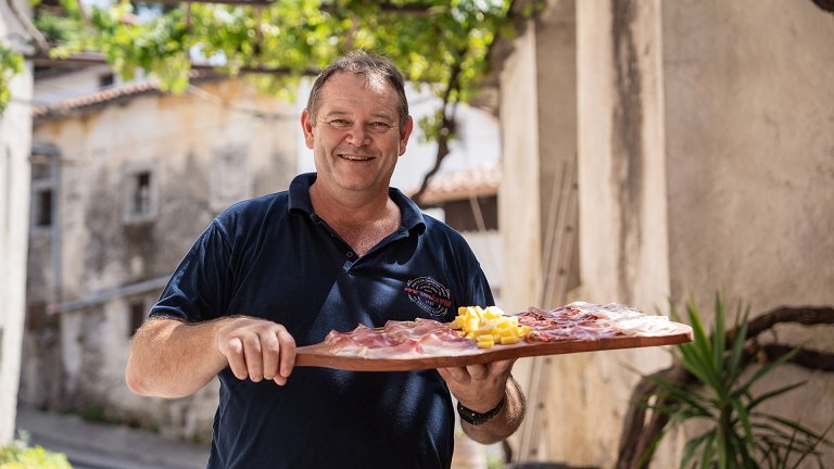 Nothing better than a pig – A culinary experience at Farm Pr'Lukčevih Pr_Luk__evih-KBZ_Doz__ivetja-Ziga_Koren-240809-0039.jpg