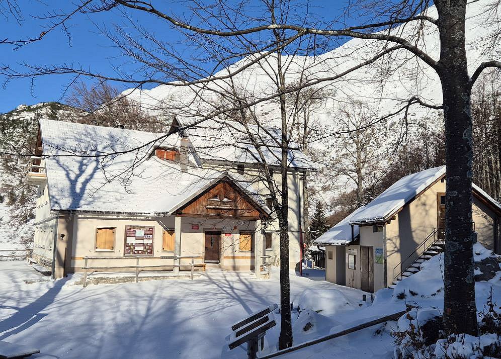 Koča na planini Razor - zima