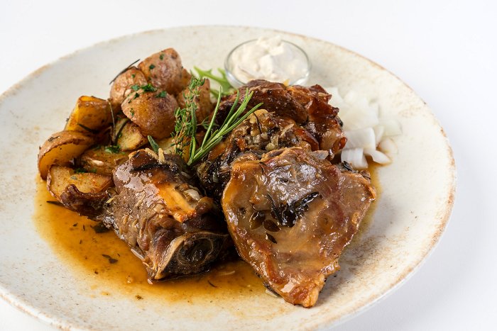 Pensione Hedvika • Agnello al forno con patate • Soča Valley Finest
