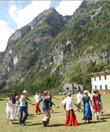 Koncert_udele__encev_glasbeno-plesnega_tabora_v_Trenti_2026.jpg