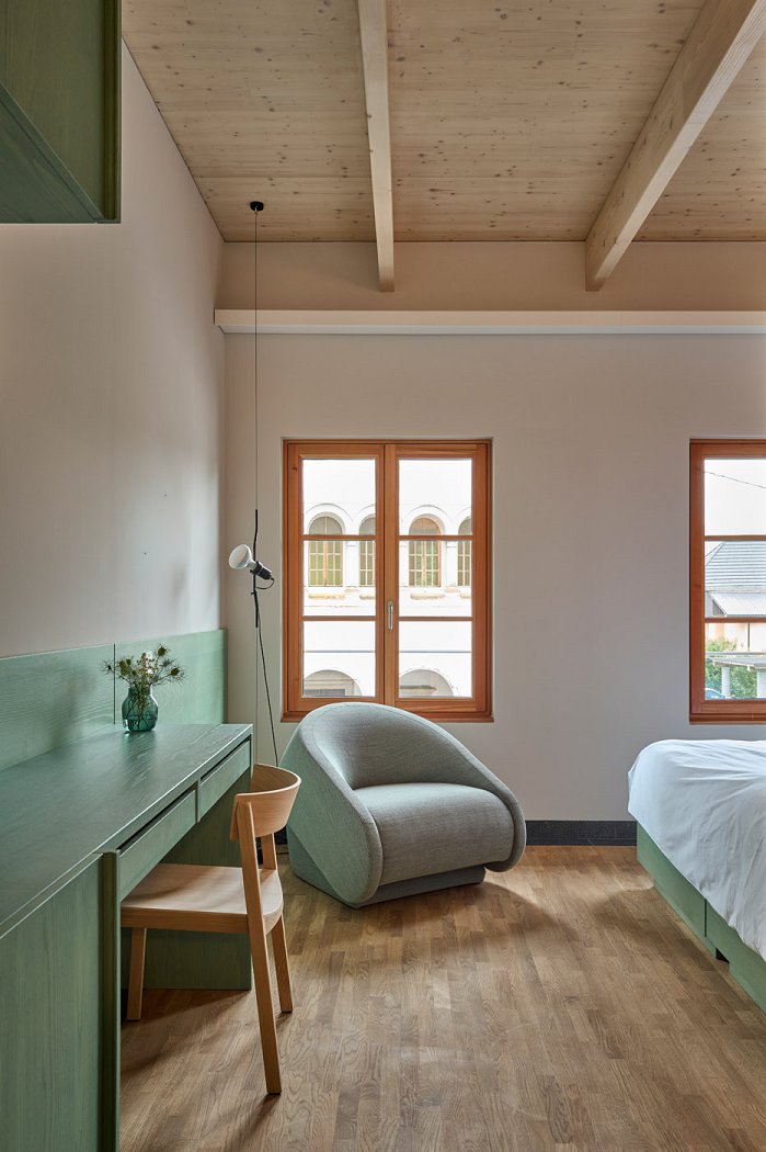 Hotel_Vila_So__a_-_soba-fotelj.jpg